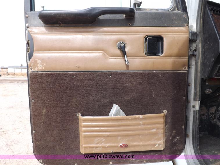 image for item F6408 1997 Peterbilt 378 vacuum truck