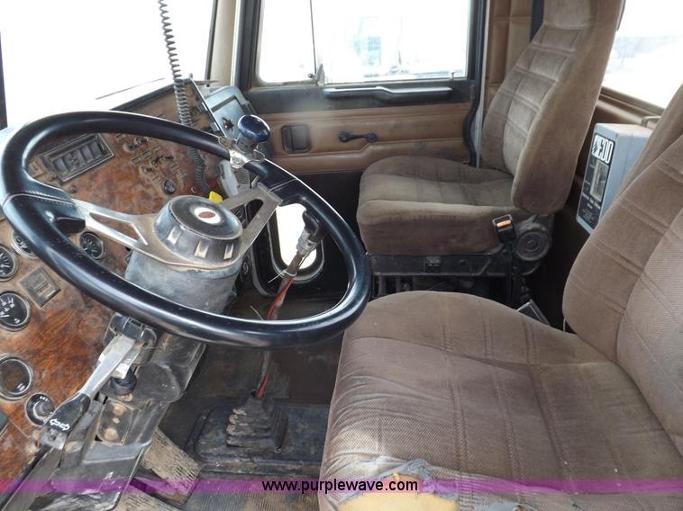 image for item F6408 1997 Peterbilt 378 vacuum truck