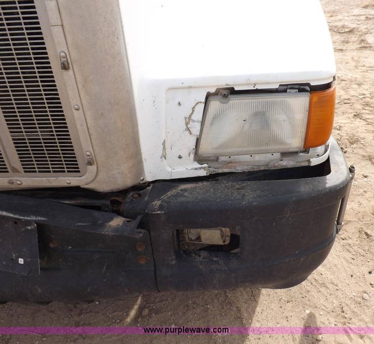 image for item F6408 1997 Peterbilt 378 vacuum truck