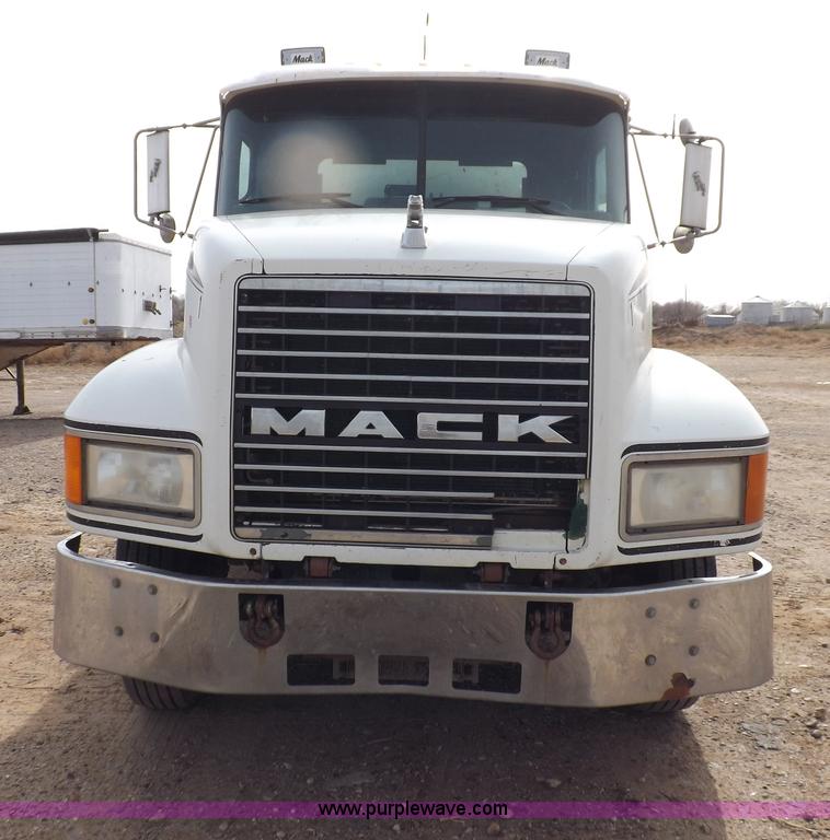 image for item F6409 1999 Mack CH613 vacuum truck