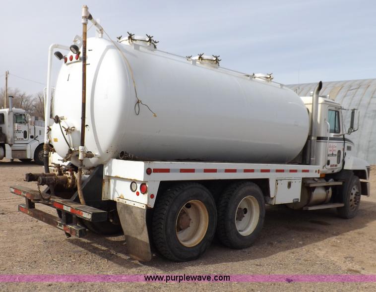 image for item F6409 1999 Mack CH613 vacuum truck