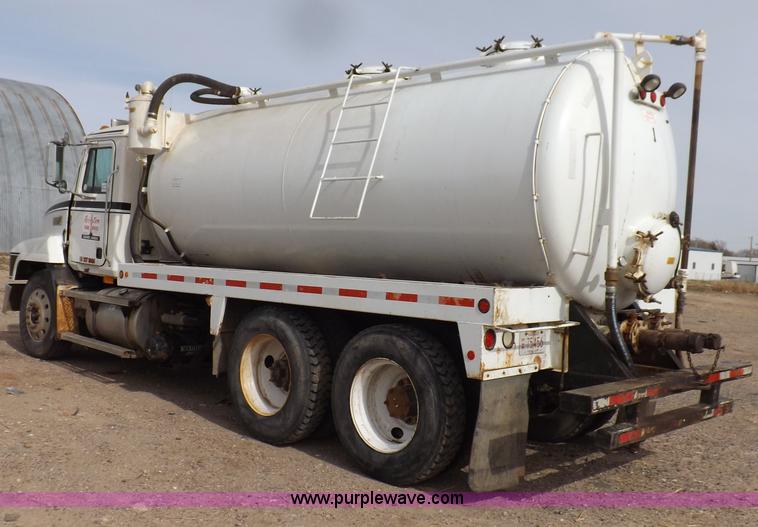 image for item F6409 1999 Mack CH613 vacuum truck