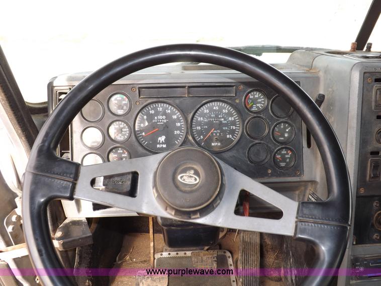 image for item F6409 1999 Mack CH613 vacuum truck