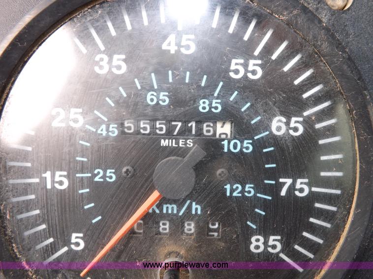 image for item F6409 1999 Mack CH613 vacuum truck