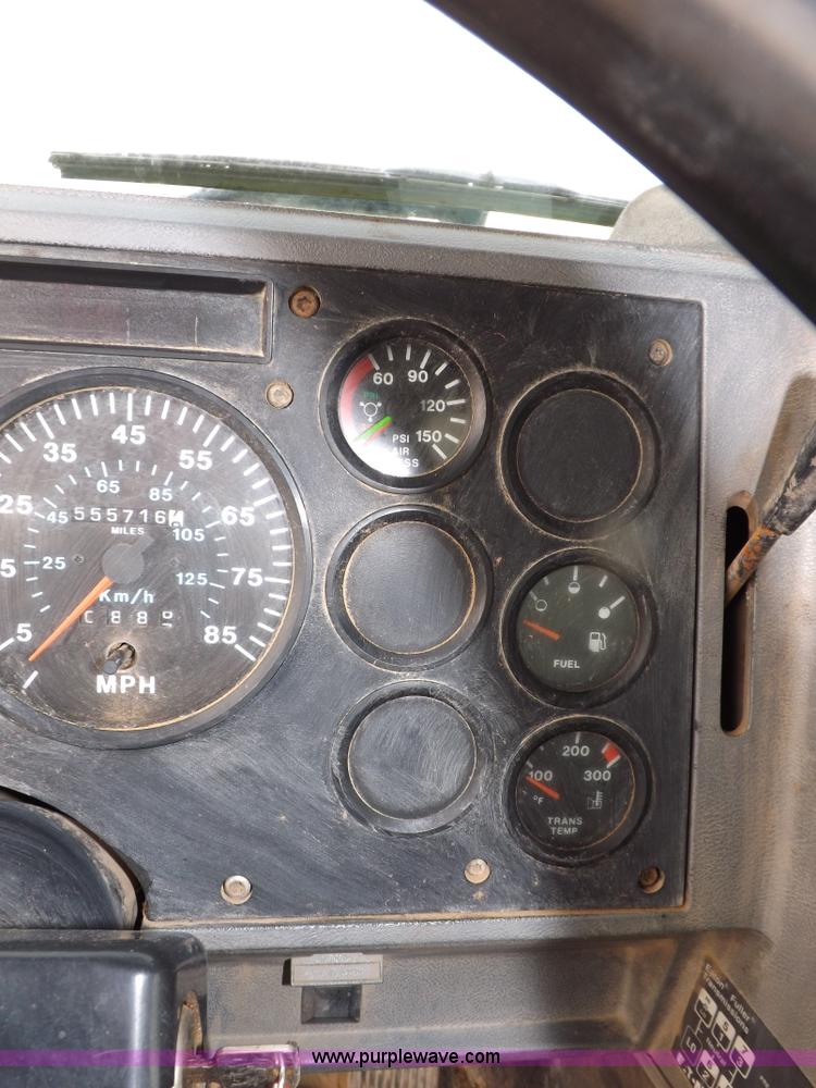 image for item F6409 1999 Mack CH613 vacuum truck