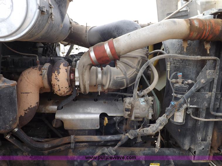 image for item F6409 1999 Mack CH613 vacuum truck