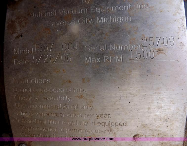 image for item F6409 1999 Mack CH613 vacuum truck