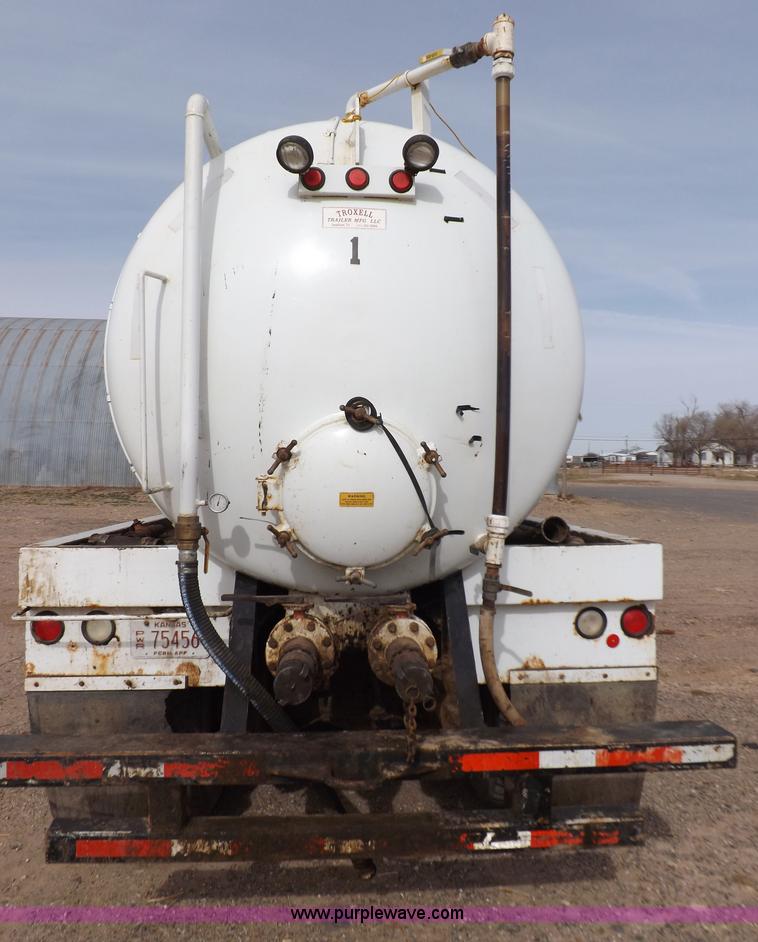 image for item F6409 1999 Mack CH613 vacuum truck