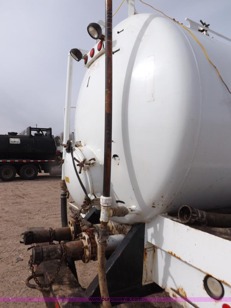 image for item F6409 1999 Mack CH613 vacuum truck