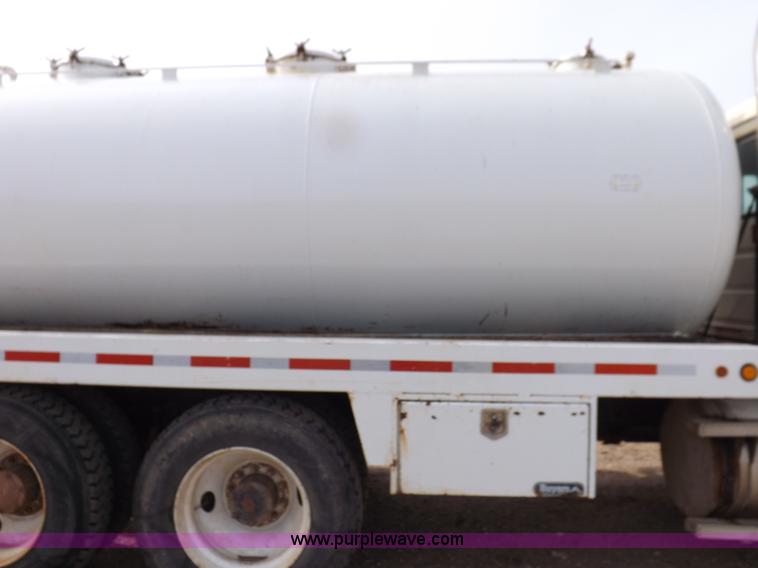 image for item F6409 1999 Mack CH613 vacuum truck