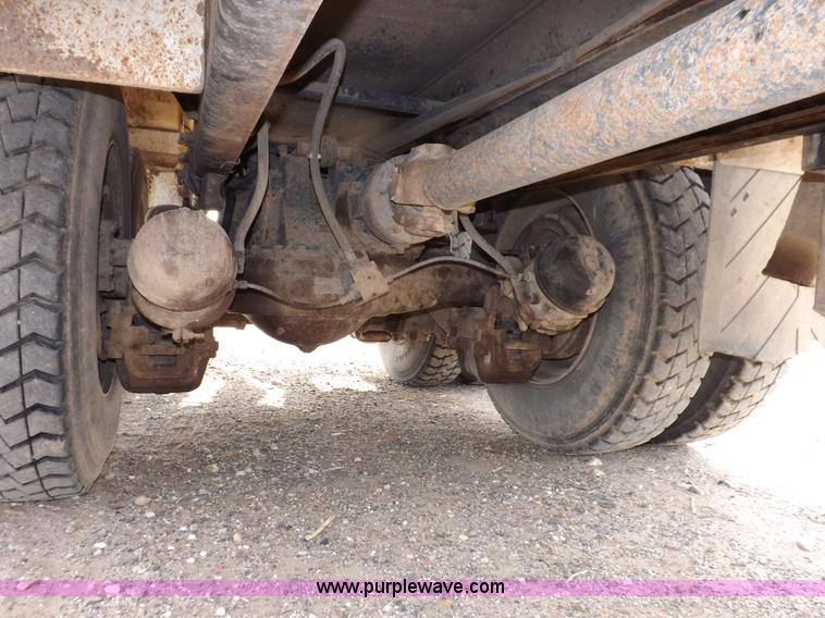 image for item F6409 1999 Mack CH613 vacuum truck