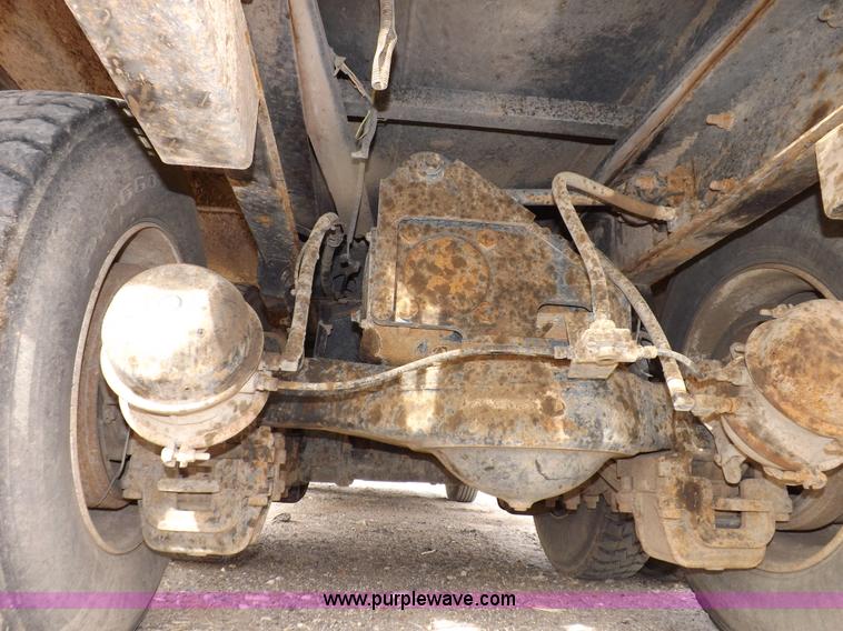 image for item F6409 1999 Mack CH613 vacuum truck