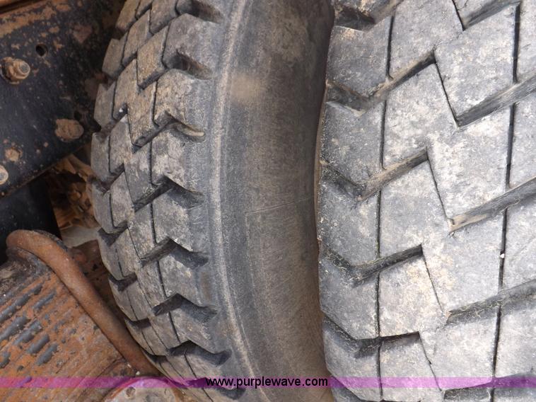 image for item F6409 1999 Mack CH613 vacuum truck