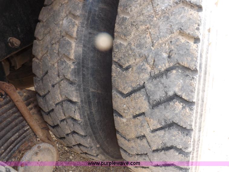 image for item F6409 1999 Mack CH613 vacuum truck