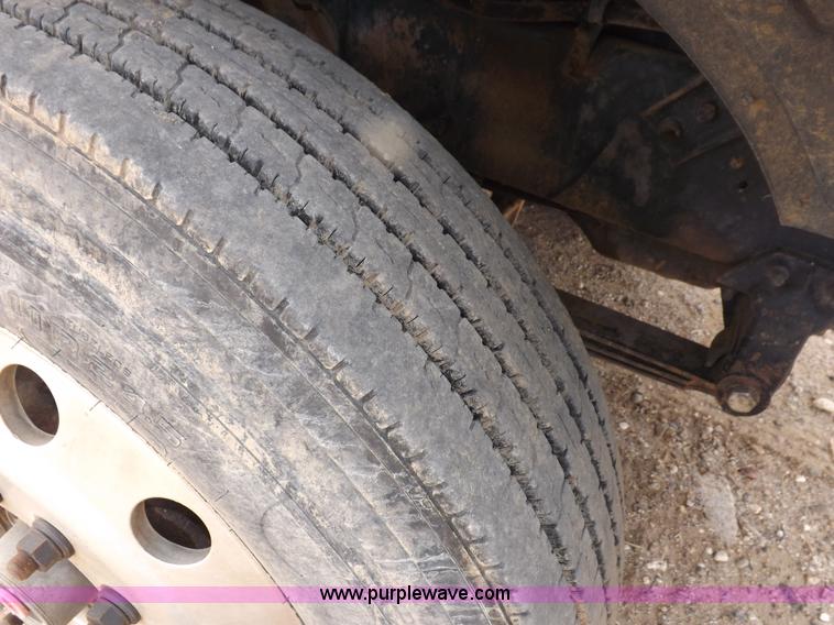 image for item F6409 1999 Mack CH613 vacuum truck