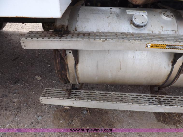 image for item F6409 1999 Mack CH613 vacuum truck