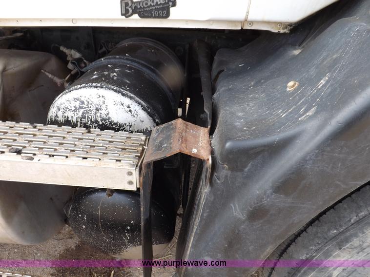 image for item F6409 1999 Mack CH613 vacuum truck