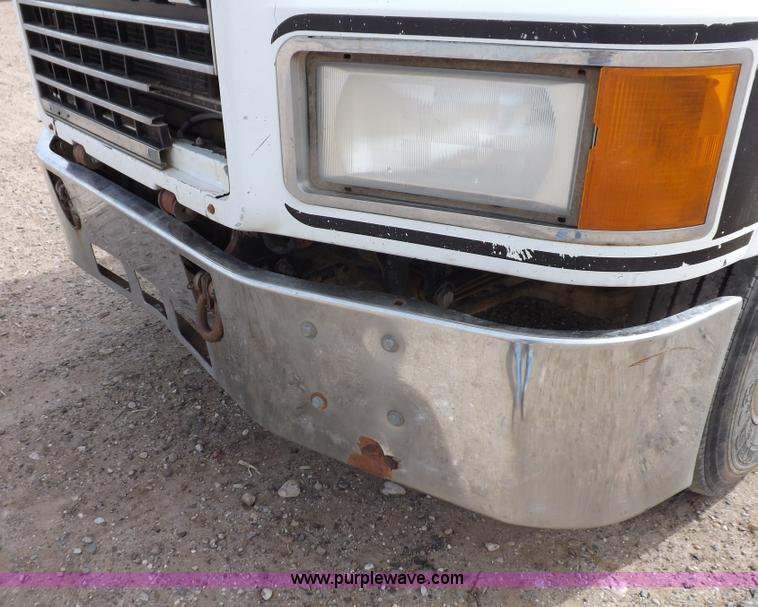 image for item F6409 1999 Mack CH613 vacuum truck