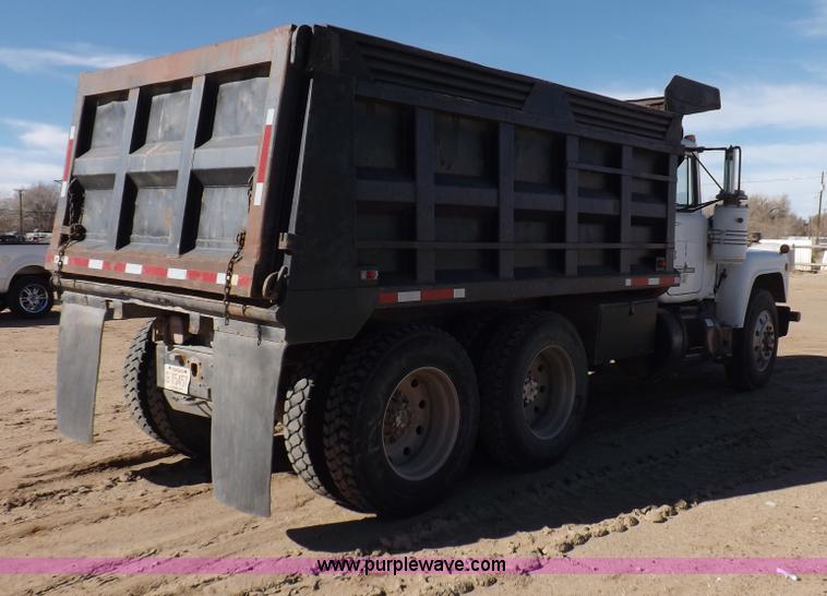image for item F6410 1987 Mack R686ST dump truck