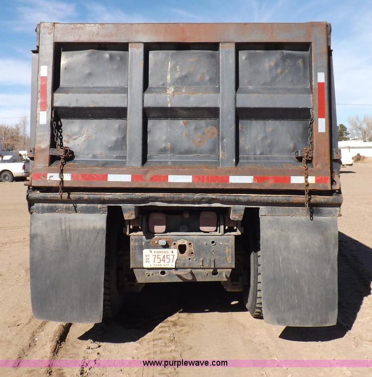 image for item F6410 1987 Mack R686ST dump truck