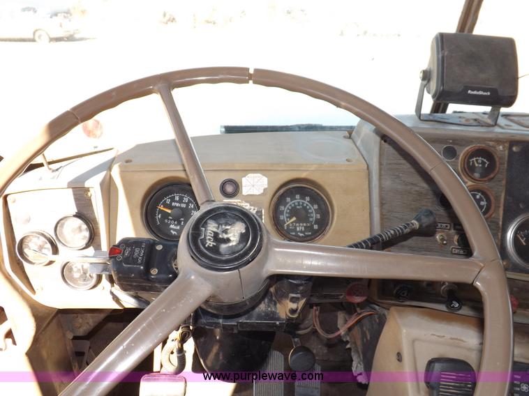 image for item F6410 1987 Mack R686ST dump truck