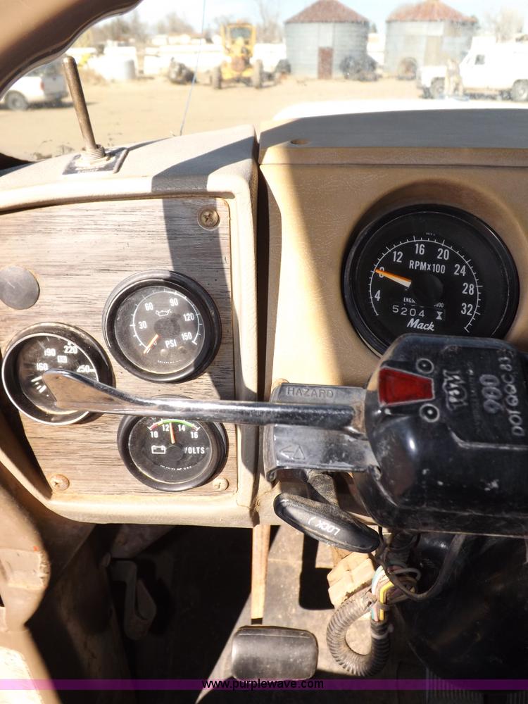 image for item F6410 1987 Mack R686ST dump truck