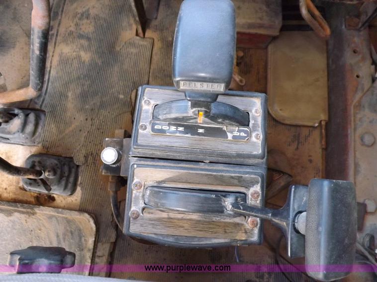 image for item F6410 1987 Mack R686ST dump truck