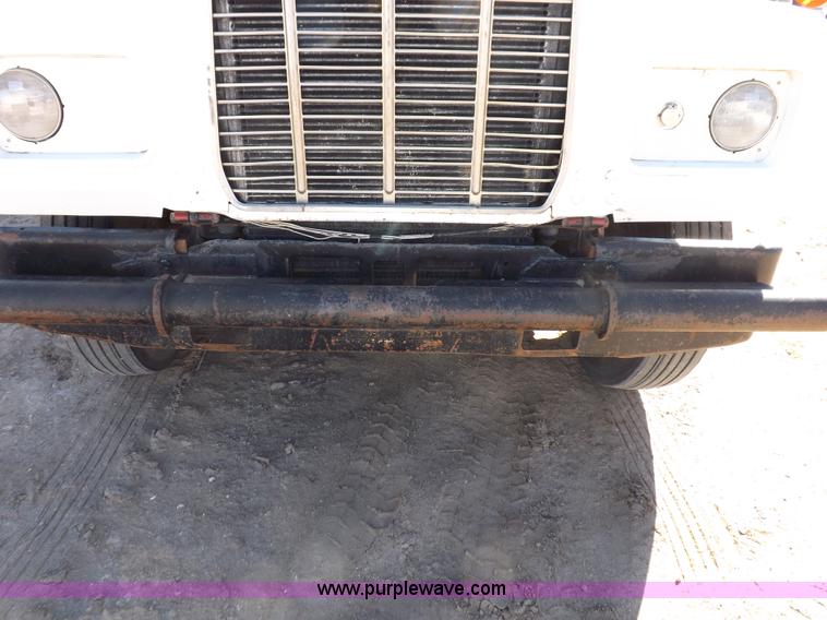 image for item F6410 1987 Mack R686ST dump truck