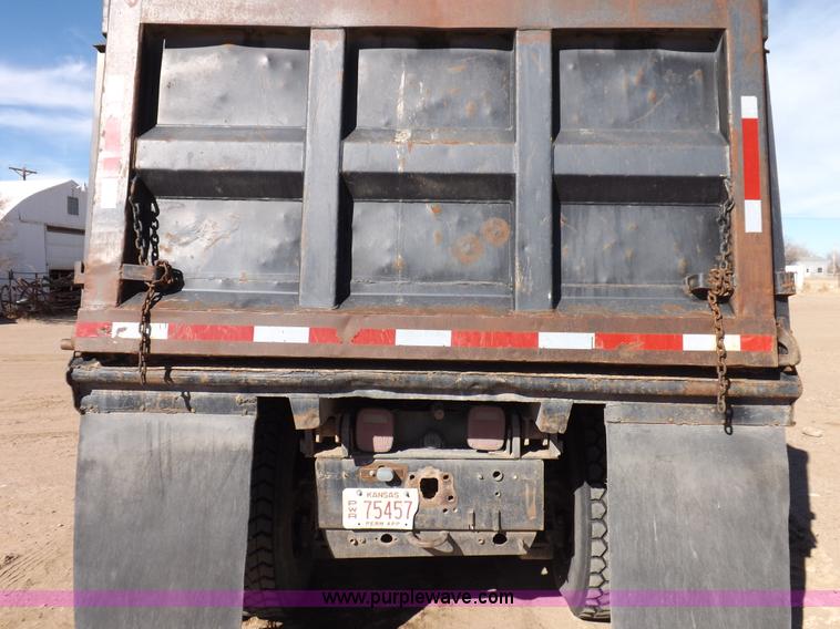 image for item F6410 1987 Mack R686ST dump truck