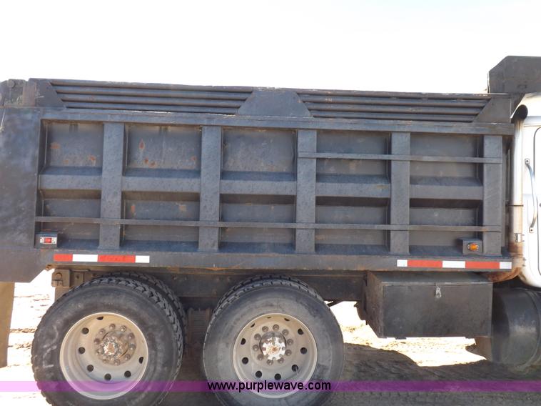 image for item F6410 1987 Mack R686ST dump truck
