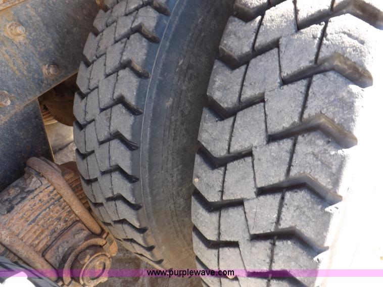 image for item F6410 1987 Mack R686ST dump truck