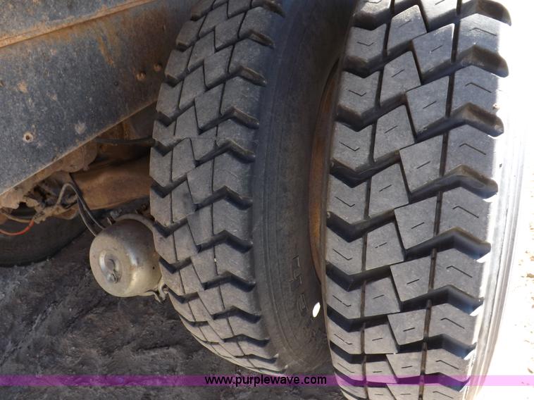 image for item F6410 1987 Mack R686ST dump truck