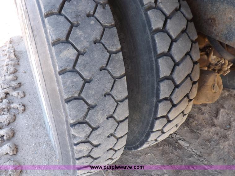 image for item F6410 1987 Mack R686ST dump truck