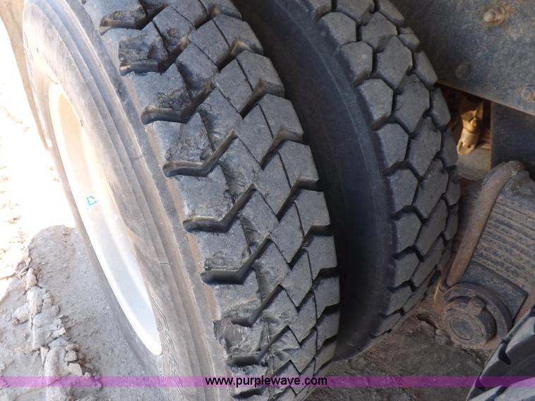 image for item F6410 1987 Mack R686ST dump truck