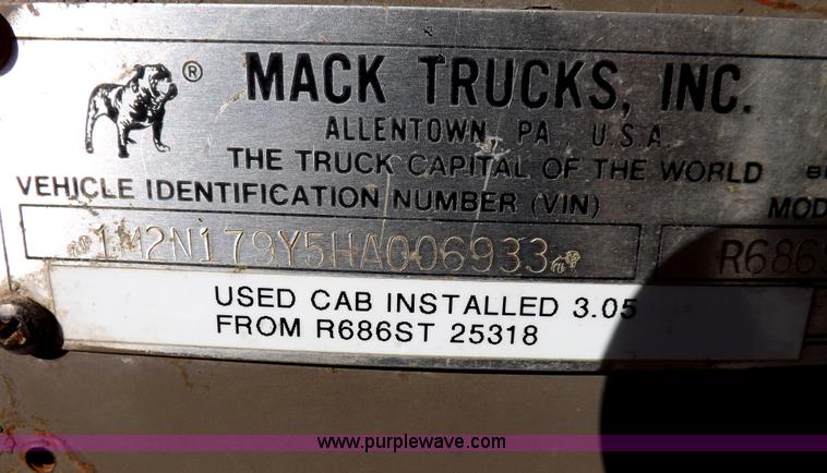 image for item F6410 1987 Mack R686ST dump truck