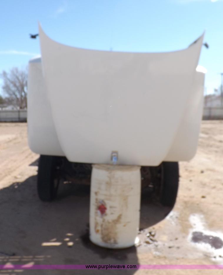 image for item F6411 2006 Mack CHN613 semi truck