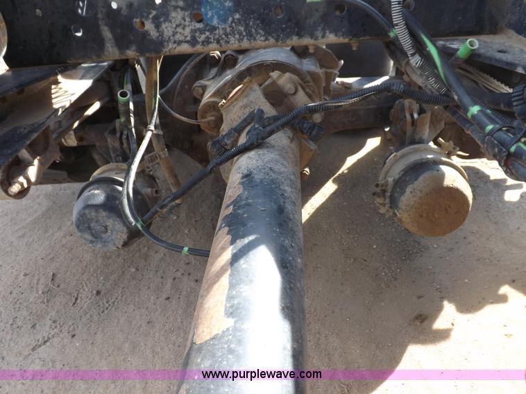 image for item F6411 2006 Mack CHN613 semi truck