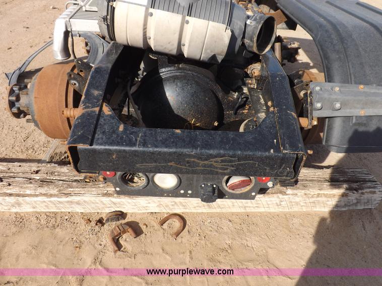 image for item F6411 2006 Mack CHN613 semi truck