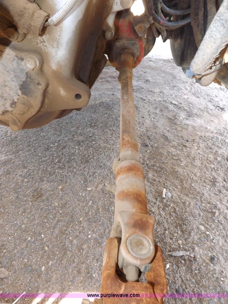 image for item F6411 2006 Mack CHN613 semi truck