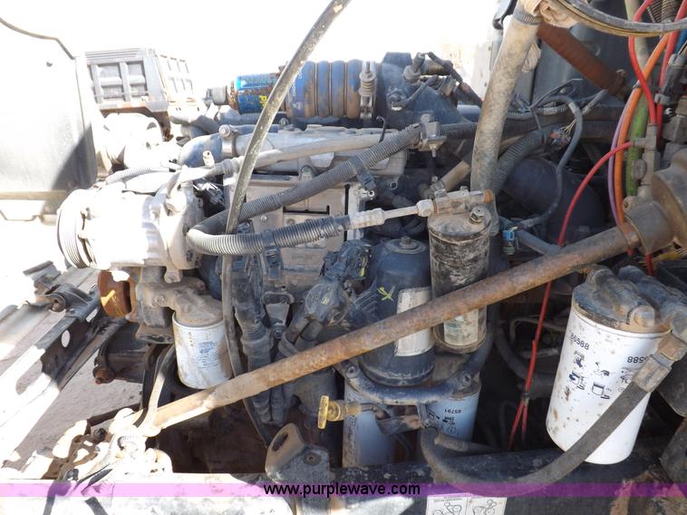 image for item F6411 2006 Mack CHN613 semi truck