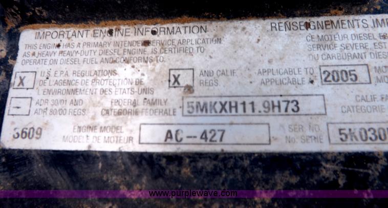 image for item F6411 2006 Mack CHN613 semi truck