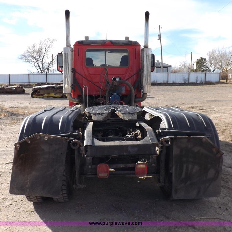 image for item F6413 2007 Mack CHN613 semi truck