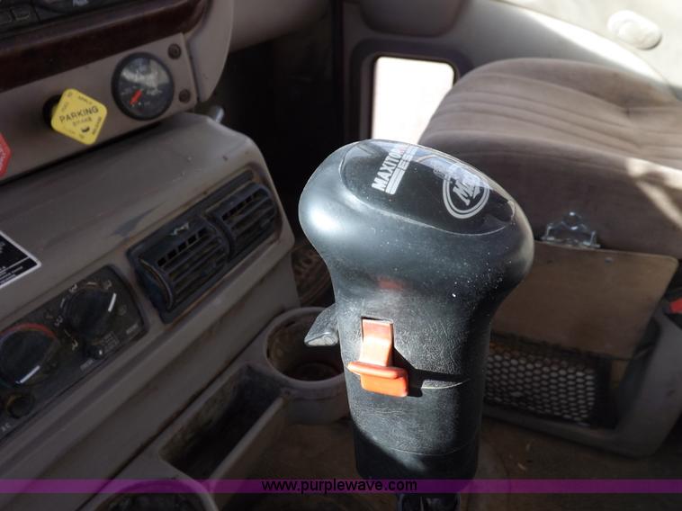 image for item F6413 2007 Mack CHN613 semi truck