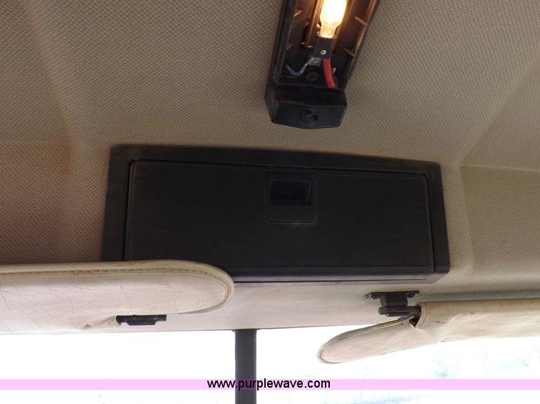 image for item F6413 2007 Mack CHN613 semi truck