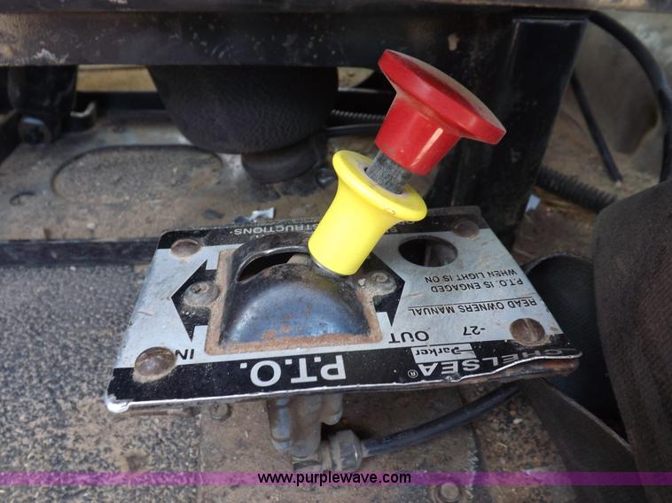 image for item F6413 2007 Mack CHN613 semi truck