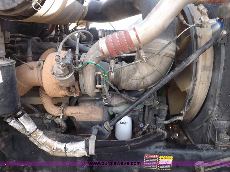 image for item F6413 2007 Mack CHN613 semi truck