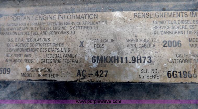 image for item F6413 2007 Mack CHN613 semi truck