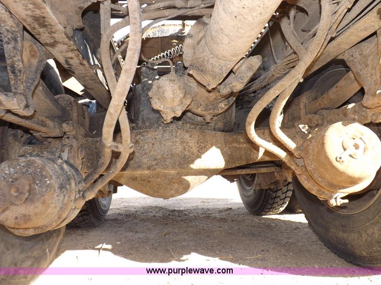 image for item F6413 2007 Mack CHN613 semi truck