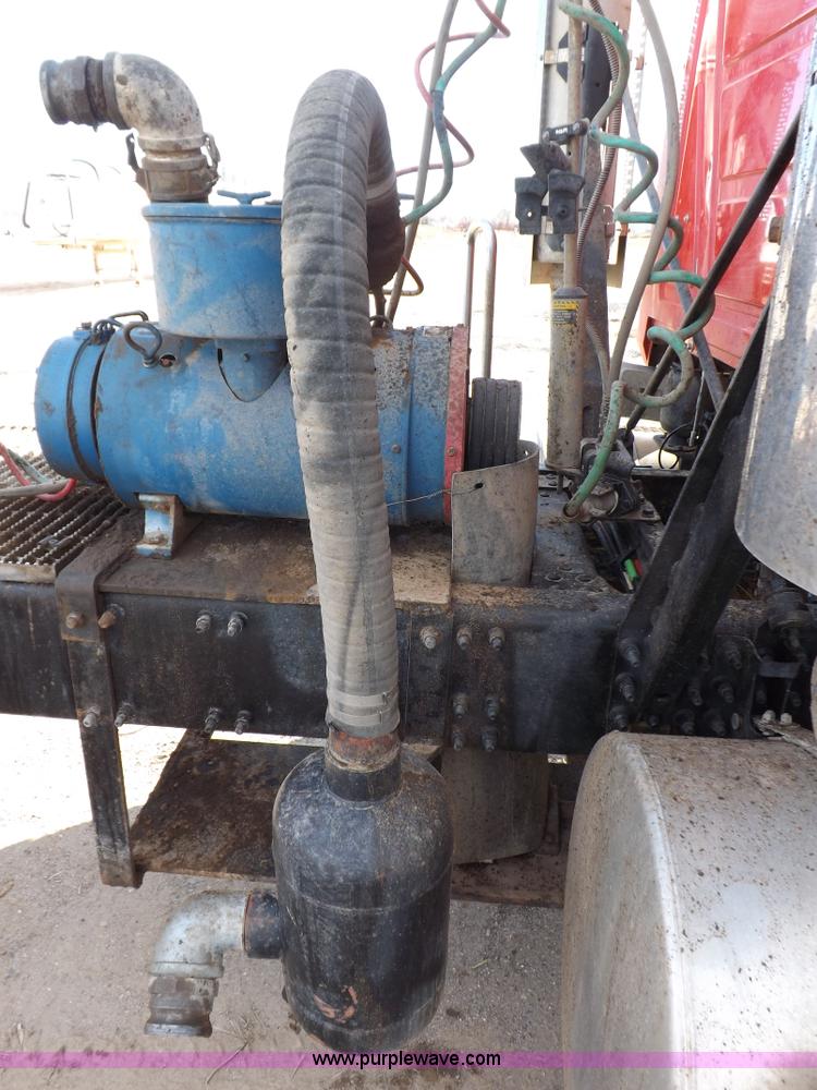 image for item F6413 2007 Mack CHN613 semi truck