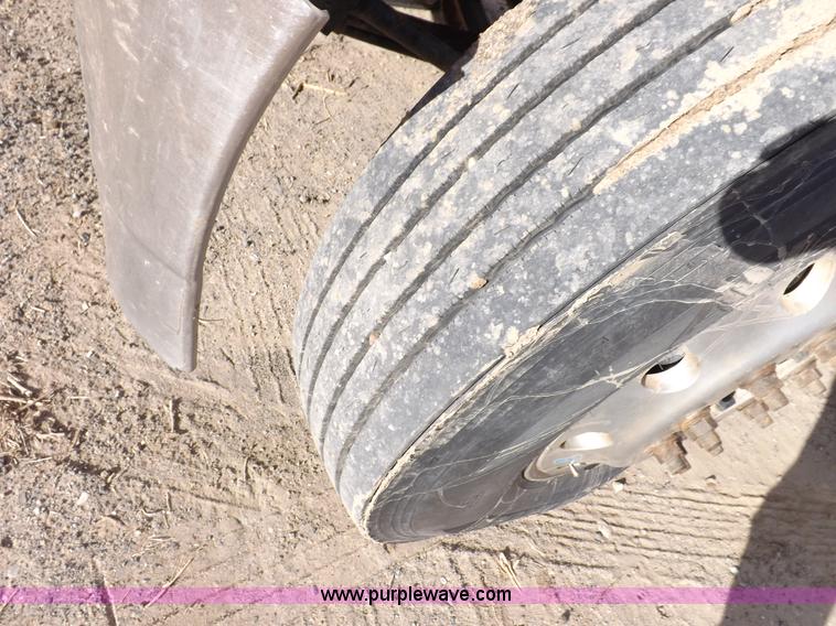 image for item F6413 2007 Mack CHN613 semi truck